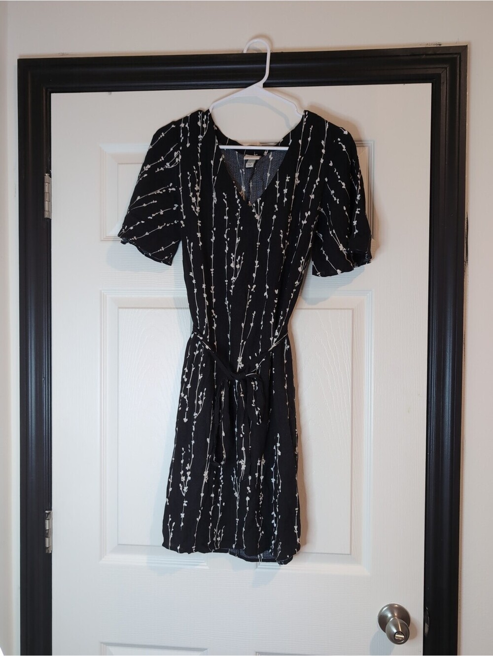Medium black floral short dress